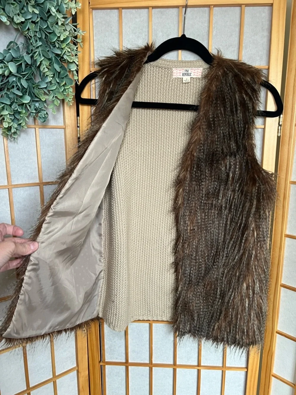 Pink Republic size small Open Front Faux Fur cream Knit Back Vest - Picture 2 of 7